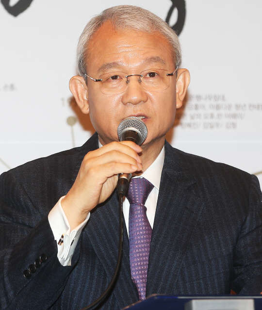 방위사업비리 정부합동수사단이 지난해 11월 출범 후 처음으로 거물 무기중개상을 체포하면서 전방위로 수사를 확대하고 있다. 합수단은 11일 오전 무기중개업체 일광공영 이규태 회장을 서울 성북구 돈암동 자택에서 체포해 조사하고 있다. 2015.3.11